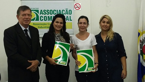 Na foto, o Prof. Edson Boni - FPM, Letícia Lima - Diretora FPM, Ana Paula Côrtes Bastos – Assessora de Marketing da ACII e Jéssica Fazzio - RH FPM.